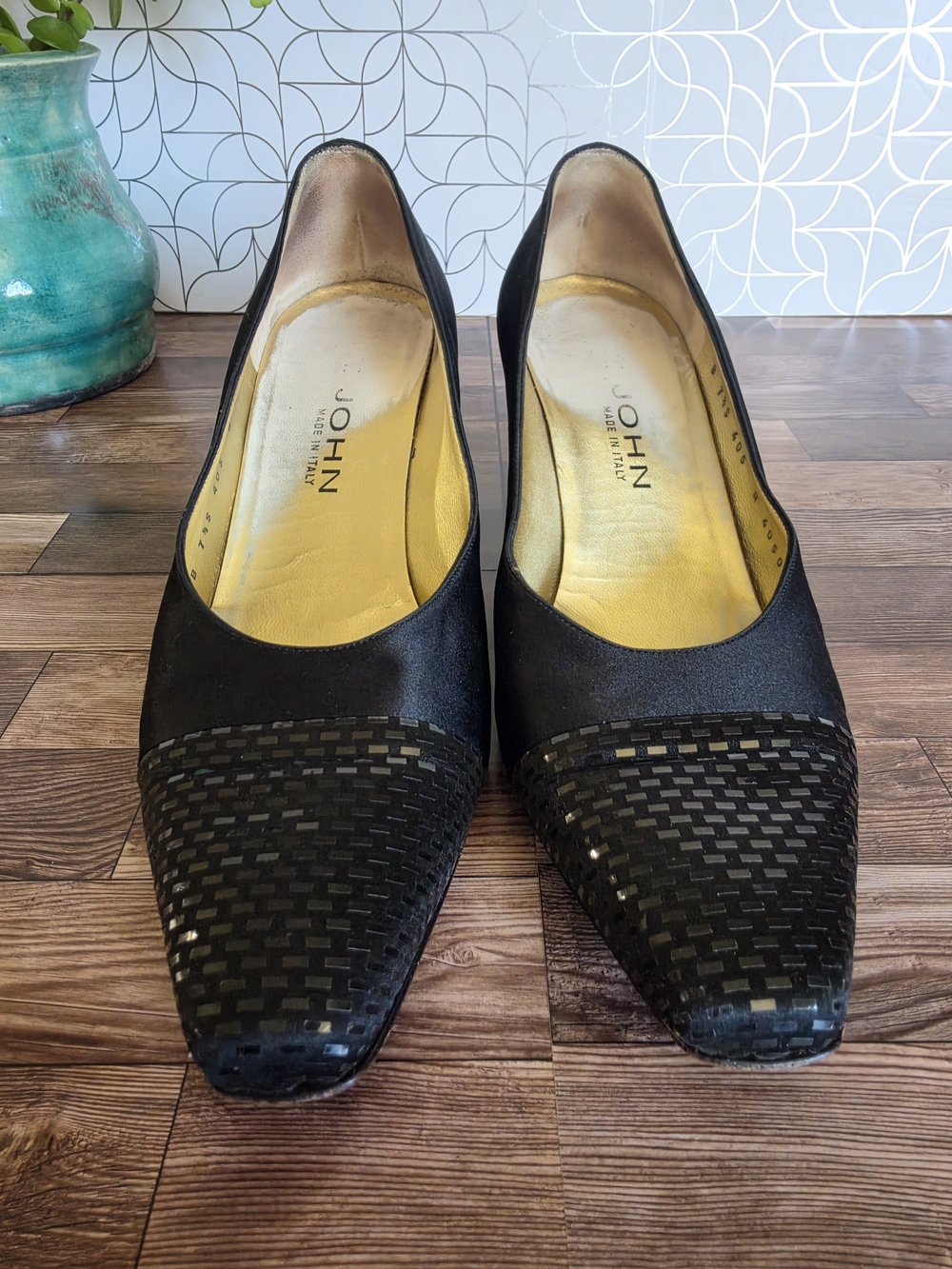 Black Women's Pointed Toe Flats